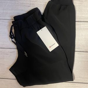 NWT LULULEMON JOGGER BLACK On the Fly Jogger 28" WOVEN TRAVEL friendly 6 8